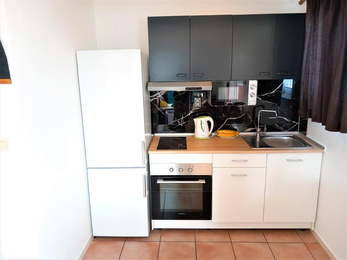 Appartement Marinovi Dvori à Slatine Extérieur photo