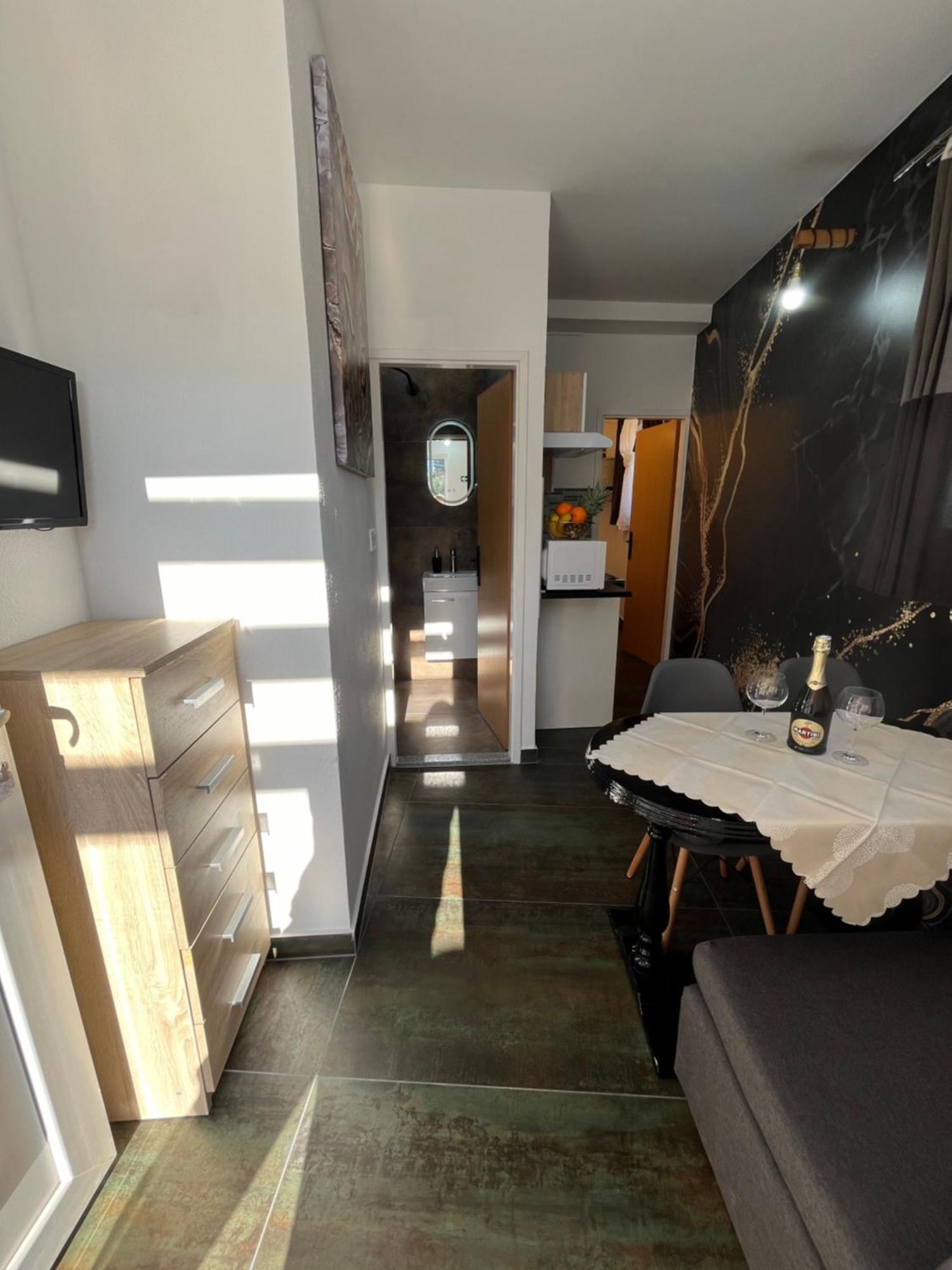 Appartement Marinovi Dvori à Slatine Extérieur photo
