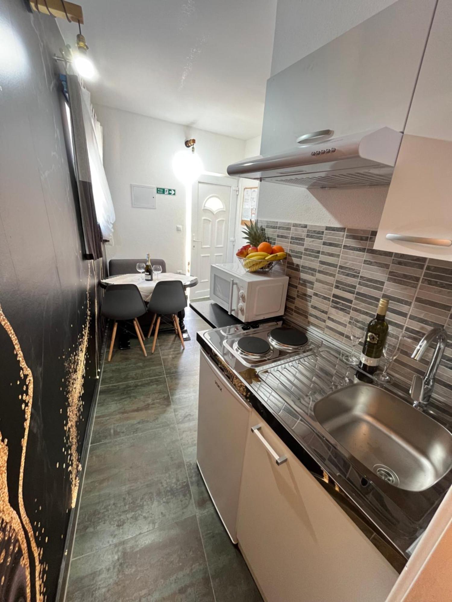 Appartement Marinovi Dvori à Slatine Extérieur photo